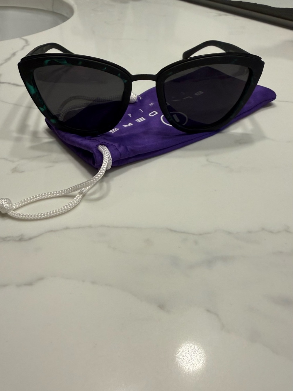 Women's Black Cat-Eye Blenders with Tortoiseshell Accents